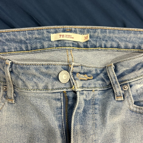 Levis shorts for sale in good condition - Picture 4 of 4